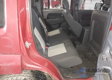 2010 Jeep Liberty Sport z USA, uszkodzony, nr VIN 1J4PN2GK4AW104180